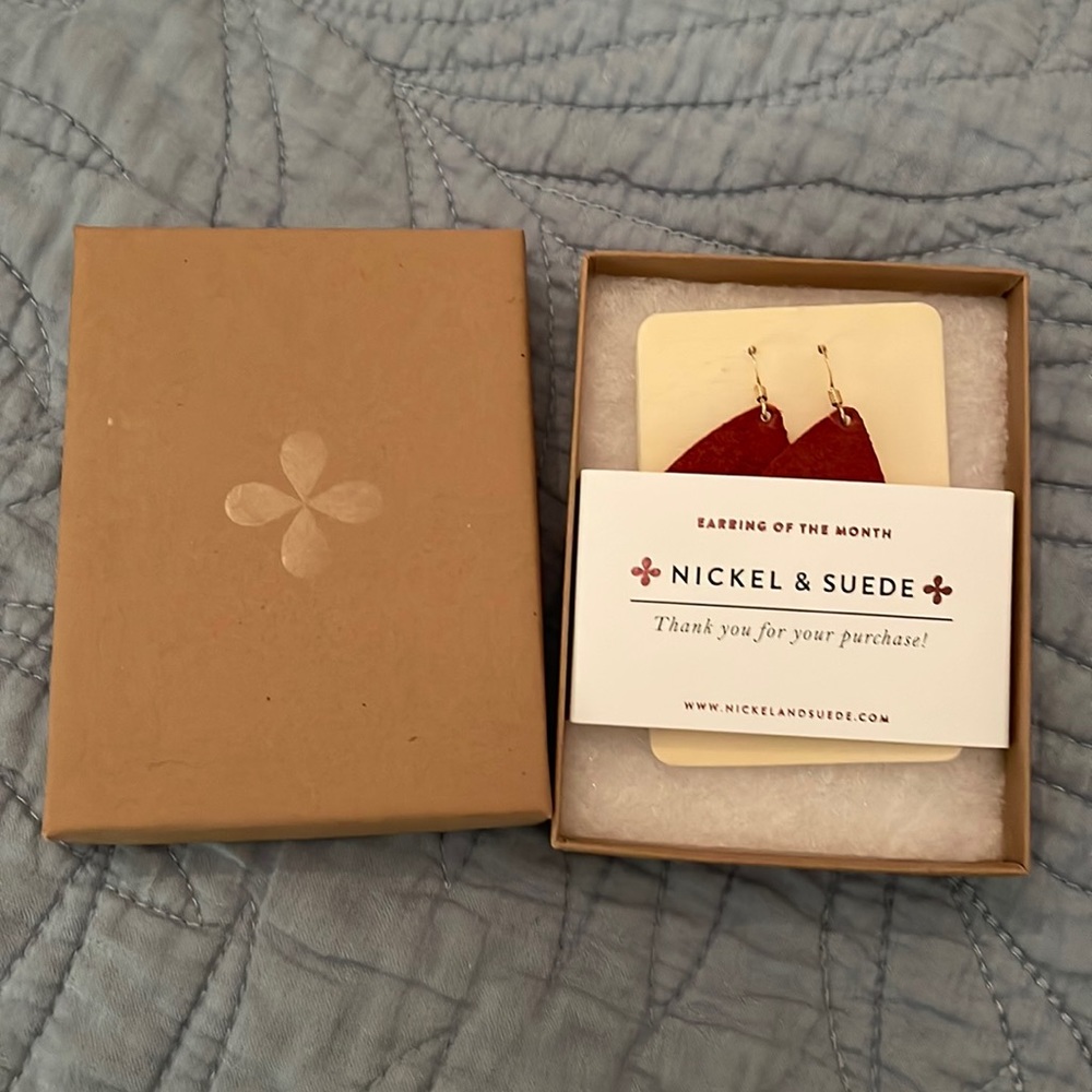 Brand new with box earrings, super light weight!